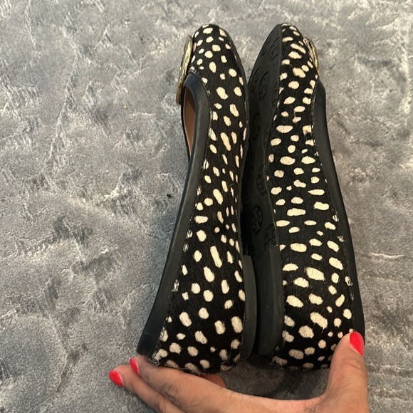 TORY BURCH REVA BALLET SPOTTED CALF HAIR ON LEATHER FLAT SHOES - Picture 3 of 5